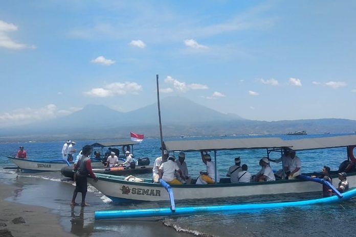 PLN UPT Bali Mulang Pakelem di Selat Bali 1