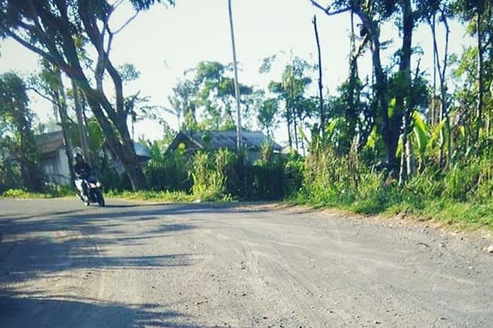 Pasir Berserakan di Tikungan Picu Lakalantas 1