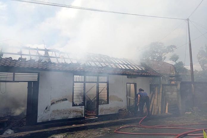 Rumah di Petulu Terbakar, Kerugian Capai Rp 100 Juta 3