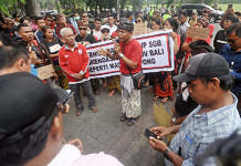 Demo Lagi, Desa Adat Tanjung Bungkak Ancam Tutup Kantor SGB