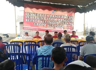 Pertamina Integrated Terminal Manggis Serahkan CSR ke Petani Garam Kusamba