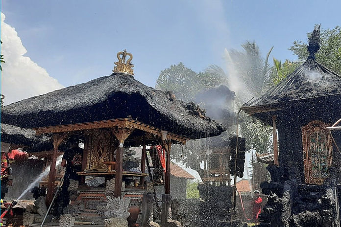 Pura Manik Api Kemoning Terbakar, Kerugian Ditaksir Rp 1 Miliar 1