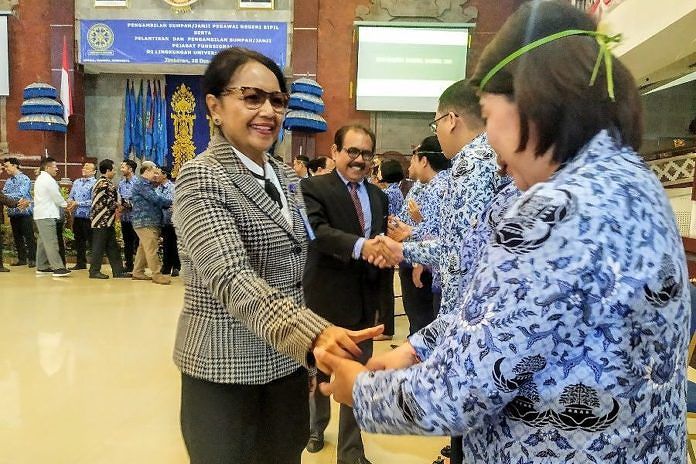 Rektor Unud Ambil Sumpah dan Lantik Pejabat Fungsional 1