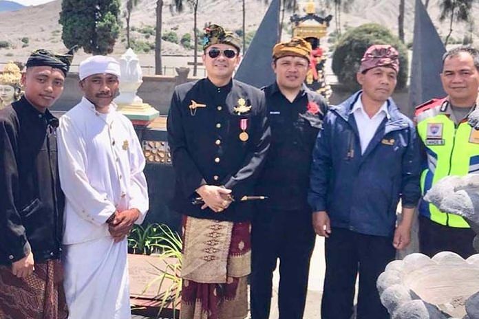 Senator Serahkan Bantuan dan Prasasti DPD-RI untuk Pemugaran Pura Widodaren 1