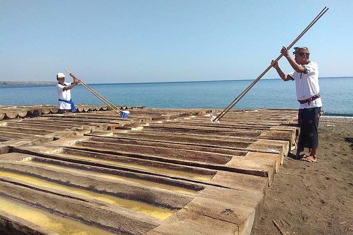 Masuki Musim Penghujan, Petani Kesulitan Produksi Garam 1