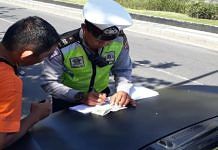 Pelanggar Parkir di Pantai Kuta Ditilang