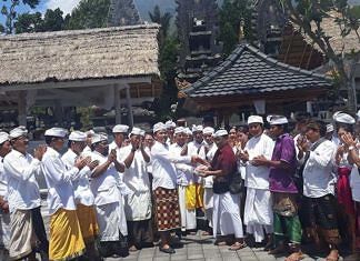 Perumda Tirta Toh Langkir “Mapunia” di Pura Penataran Agung Nangka