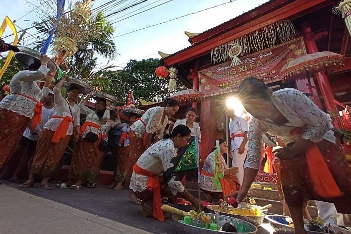 Prosesi Tolak Bala Awali Perayaan Imlek di Kuta 1