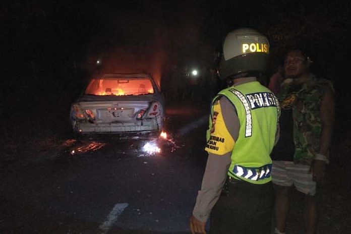 Saat Dikendarai, Mobil Tiba-tiba Terbakar 1