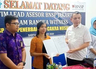 Serah Terima SK Lisensi LSP SMK Penerbangan Cakra Nusantara