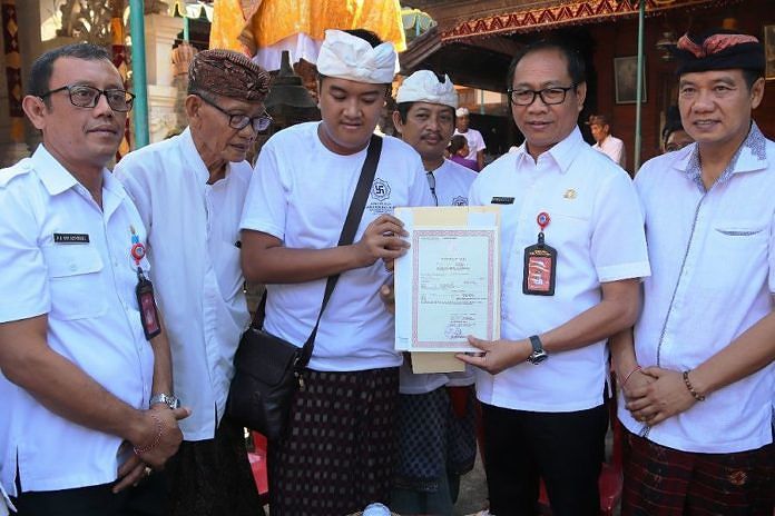 Badung Serahkan Langsung Akta Kematian ke Rumah Warga 1
