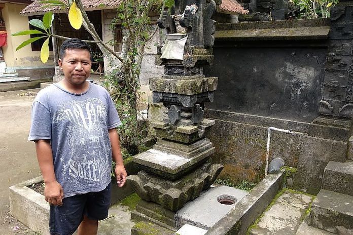 Dinamai WC Suci, Ini Alasan Pemiliknya Tempatkan di Samping Palinggih 1