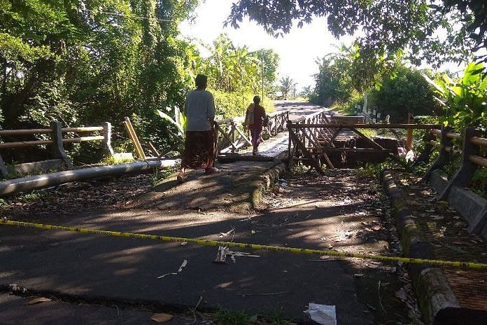 Senderan Jebol, Jembatan Darurat Subagan- Asak Ditutup 1