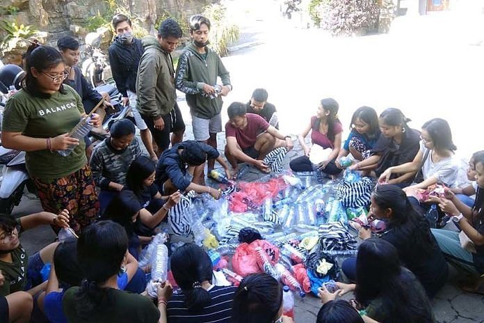Siswa SMKN 1 Mas Sulap Sampah Plastik Jadi Sofa 1