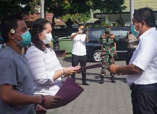 Dinyatakan Sehat, 18 PMI Karantina Jembrana Pulang Kerumah