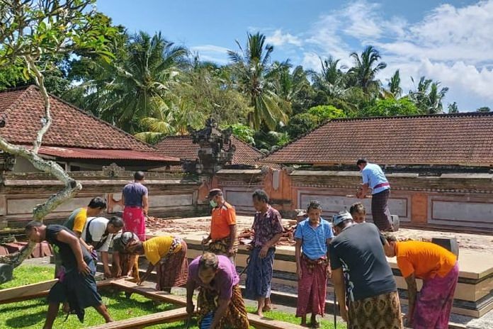 Diterjang Angin Kencang, Bale Pesantian Ambruk 1