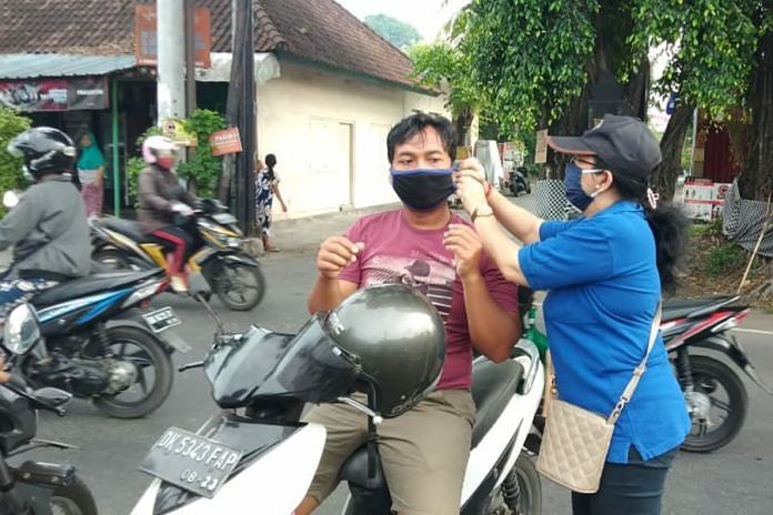 Masuk Desa Tonja Wajib Pakai Masker, Ini Sanksinya Jika Tak Pakai 1