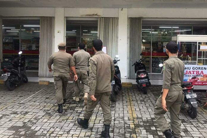 Meski Jam Buka Sudah Dibatasi, Toko Modern Masih Ada Membandel 1