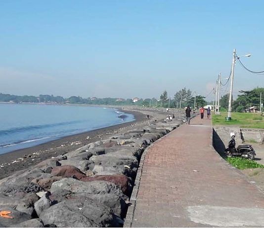 Sampah Kiriman Muncul di Pesisir Denpasar, Sempat Capai 4 Ton Sehari