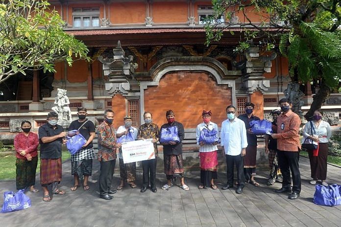 BNI Berbagi Sembako ke Masyarakat Terdampak COVID-19 1