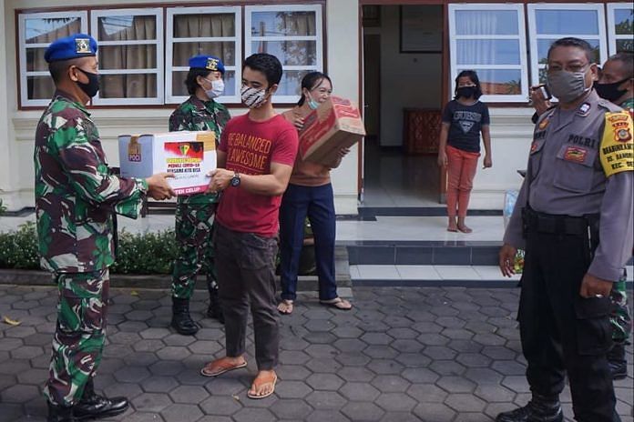 Peduli Dampak COVID-19, Pomdam Bagikan 1,5 Ton Beras 1