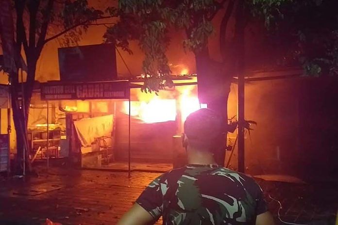 Pertokoan di Areal Kompi Raider Terbakar 1