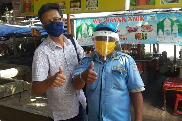 Sumbangan Masker Golkar Bali Disalurkan PWI ke Pedagang hingga Pejalan Kaki 1