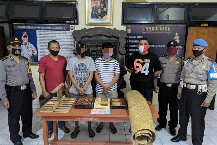 Nekat Berjudi Adu Jangkrik, Dua Bebotoh Diringkus 1