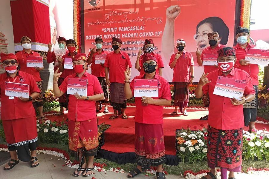 Rangkaian Bulan Bung Karno, PDIP Bali Bagikan 30 Ton Beras | BALIPOST.com