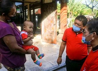 Jumat Peduli, Bupati Artha Kunjungi Warga yang Sakit