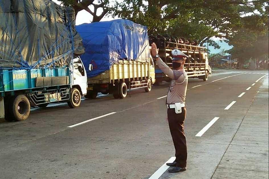 Sempat Lewati Jembatan Tukad Unda Antrian Truk  Mulai 