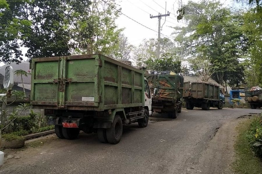 Karena Ini Truk Sampah Mengular di Pintu Masuk TPA Mandung | BALIPOST.com