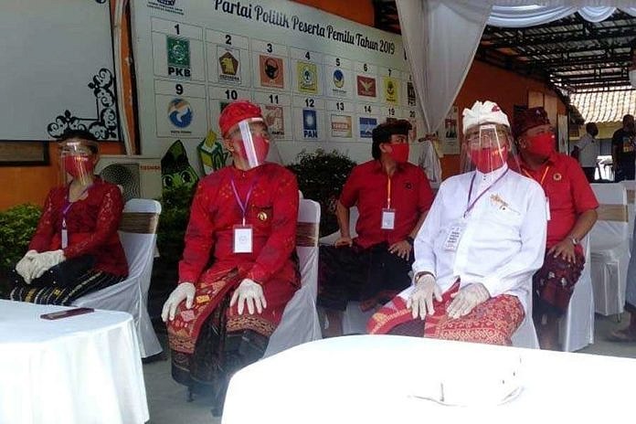 Pendaftaran Di KPU Karangasem, Dana Dipa Tepat Waktu Sedangkan Massker Ubah Jadwal 1