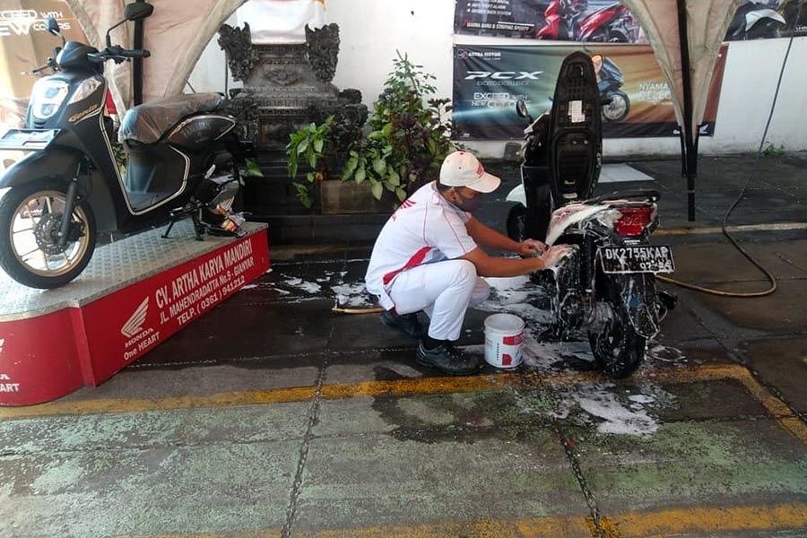 Sambut Hari Galungan, Ada Cuci Motor Gratis di Dealer Honda Gianyar
