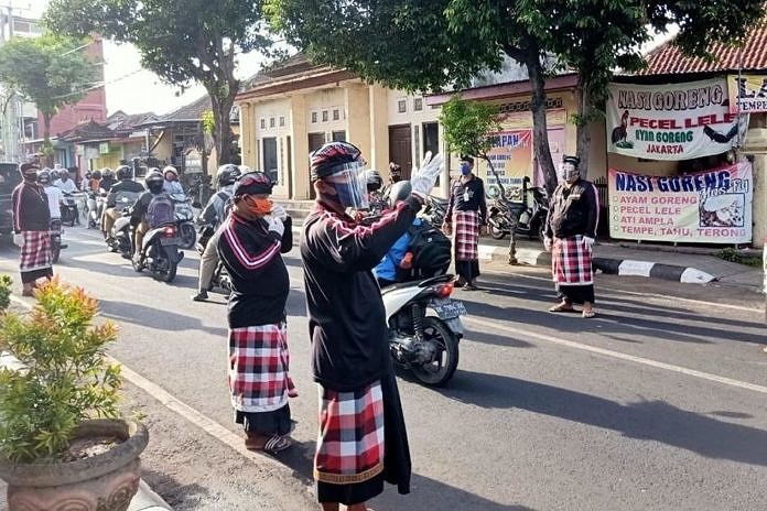 Satgas COVID 19 Desa Adat Buleleng Lancarkan Operasi Tamas 1