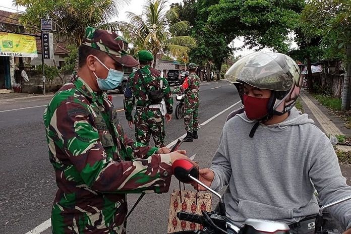 Taat Prokes, Warga Diberi