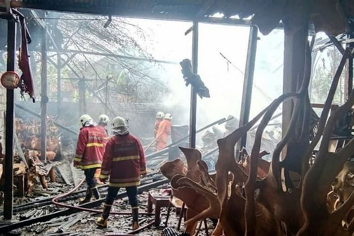 Gudang Furniture Terbakar, Ini Diduga Penyebabnya 1