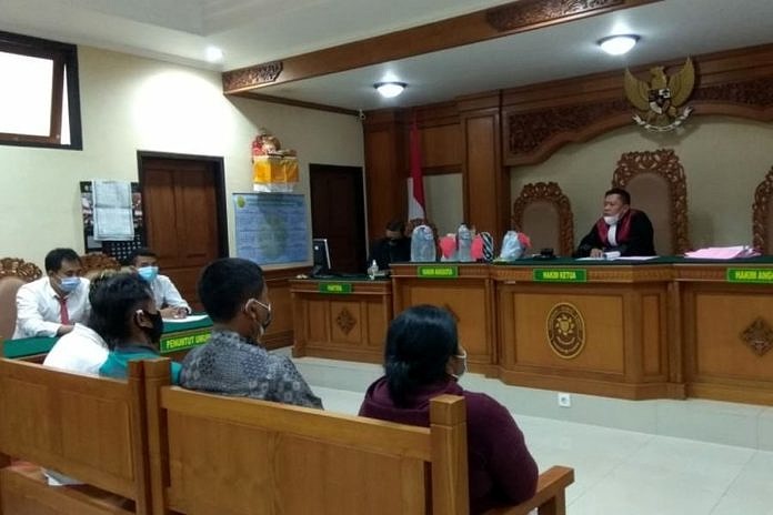 Penjual Arak Ditipiring Jadi Viral, Ini Permintaan Anggota DPR Ke Kapolda 1