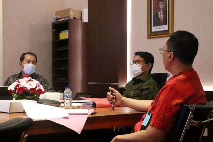 Sekda Adi Arnawa Ikuti Rapat Pokja Apkasi Ke 2 Secara Virtual, Bahas RPP Dan Rancangan Perpres UU Cipta Kerja 1
