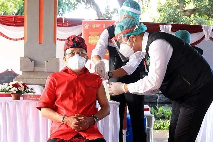 Gubernur Koster Terima Suntikan Vaksin Covid 19 Kedua 1
