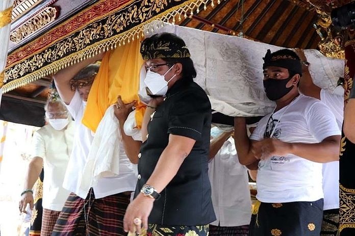 Bupati Giri Prasta Hadiri Palebon Alm. I.B. Sunartha 1