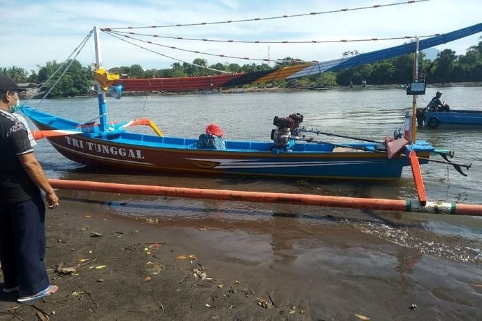 Perahu Dengan Mesin Hidup Ditemukan Terombang Ambing Di Muara, Nelayan Perancak Diduga Tenggelam 1