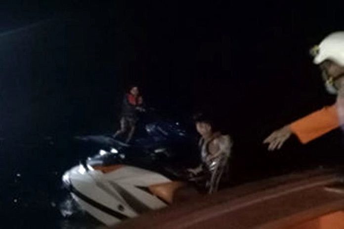 Dua Pengendara Jetski Terombang Ambing Di Tengah Laut Diselamatkan 1