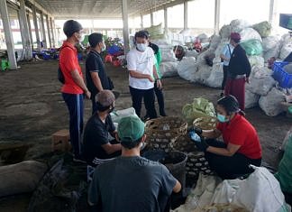 Terus Berbenah Sempurnakan Pengelolaan Sampah, Bupati Suwirta Genjot Kinerja Petugas TOSS Center