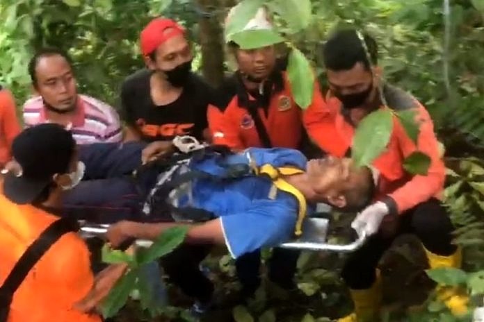 Panjat Pohon Kelapa Tiba Tiba Alami Gejala Stroke, Warga Dievakuasi 1