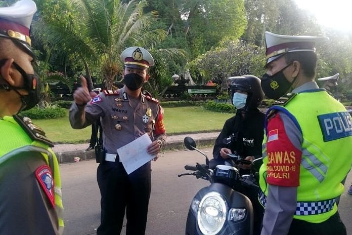 Diperketat, Seratusan Kendaraan Putar Balik Di Pos Sekat Goa Lawah 2