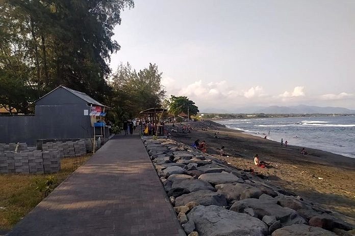 Gianyar Garap Potensi Retribusi Parkir Objek Wisata Pantai