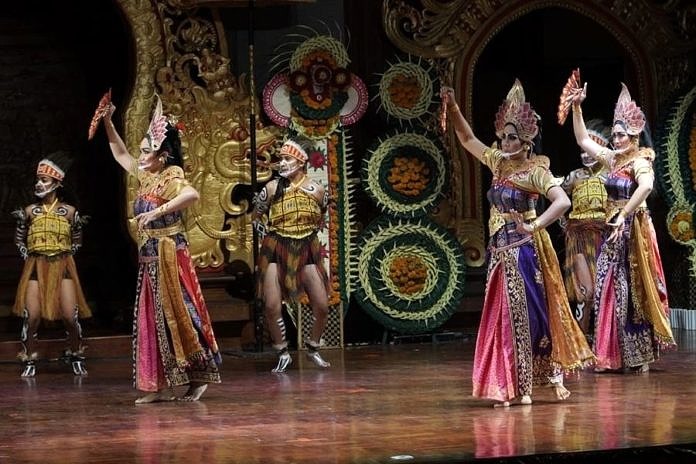 Kolaborasi Polresta Mahasiswa Papua Tampil Di PKB 1
