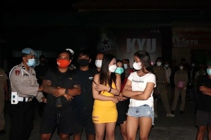Pengunjung Dan Waitress Diciduk Langgar PPKM Darurat, Izin Kafe Dicabut 1