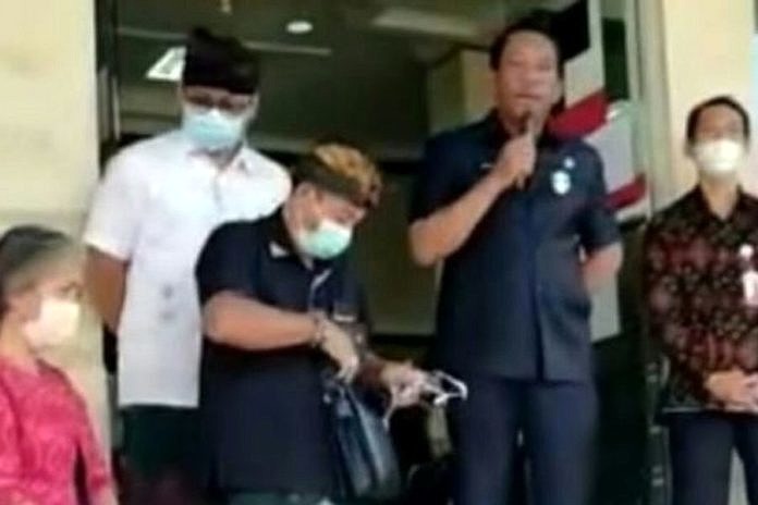 Diisukan Bangkrut, Warga Datangi LPD Kuta 1